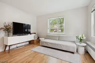 465 Maple Hill Dr, Hackensack, NJ 07601 - Photo 1