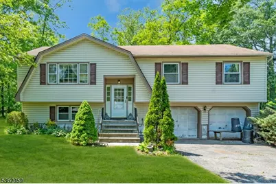 82 N Beverwyck Rd, Parsippany, NJ 07054 - Photo 1