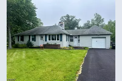 30 Bennington Pkwy, Franklin Township, NJ 08823 - Photo 1