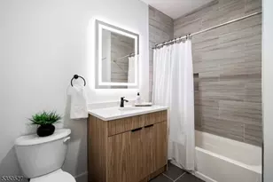 310 W Jersey St, Elizabeth, NJ 07202 - Photo 4