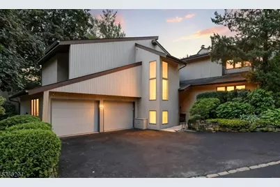 29 Stonegate Dr, Watchung, NJ 07069 - Photo 1