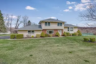 7 Ekes Ct, Vernon, NJ 07461 - Photo 1