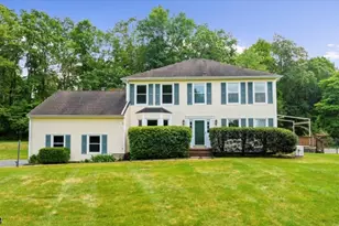 10 Duke Ct, Franklin Township, NJ 08867 - Photo 1