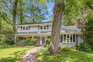 10 Cross Way, New Providence, NJ 07974 - Photo 1