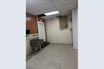 129 Montgomery St, Bloomfield Twp., NJ 07003 - Photo 6