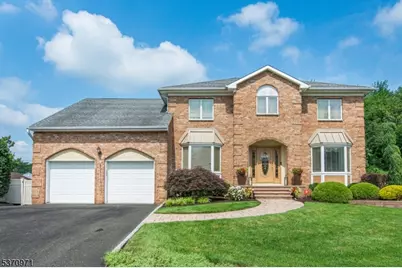 14 Winfield Ct, Fairfield, NJ 07004 - Photo 1