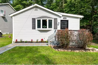115 Dartmouth Trl, Hopatcong, NJ 07843 - Photo 1