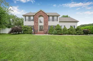 2 Eileen Ct, Parsippany, NJ 07054 - Photo 1