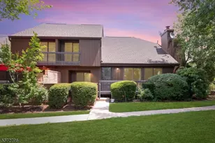 39 Kingsberry Dr, Franklin Township, NJ 08873 - Photo 1