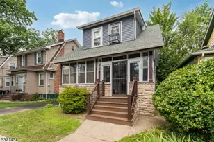 35 Richelieu Pl, Newark, NJ 07106 - Photo 1