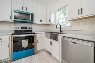 195 W Main St Unit, Chester, NJ 07930 - Photo 8