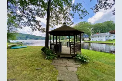 82 E Shawnee Trl, Jefferson Township, NJ 07849 - Photo 1