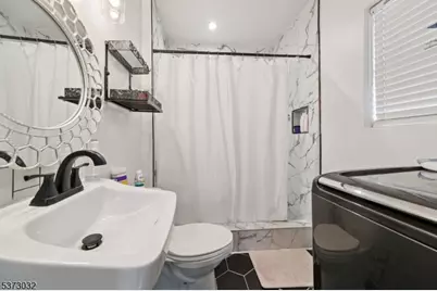 297 W Runyon St, Newark, NJ 07108 - Photo 8