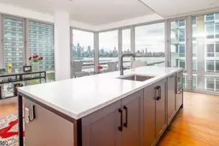 2 Shore Ln, Jersey City, NJ 07310 - Photo 18