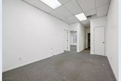 10 Shawnee Dr, Watchung, NJ 07069 - Photo 4