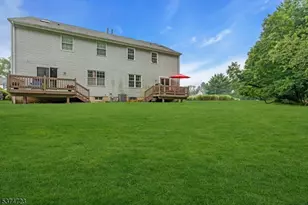 28 Hawthorn Dr, Edison Twp., NJ 08820 - Photo 40