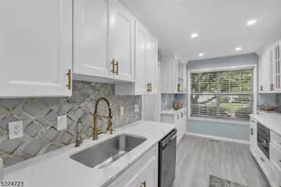 28 Hawthorn Dr, Edison Twp., NJ 08820 - Photo 14