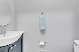 28 Hawthorn Dr, Edison Twp., NJ 08820 - Photo 16