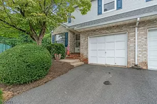 28 Hawthorn Dr, Edison Twp., NJ 08820 - Photo 4