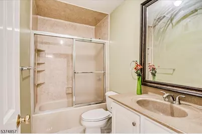 6 Tulip Ct, Edison Twp., NJ 08820 - Photo 32