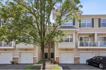 64 Lakeview Ct, Pompton Lakes, NJ 07442 - Photo 1