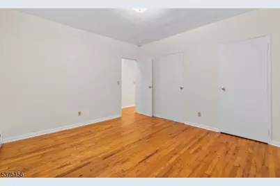 239 Crescent Ln, Cliffside Park, NJ 07010 - Photo 10