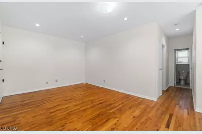 239 Crescent Ln, Cliffside Park, NJ 07010 - Photo 8