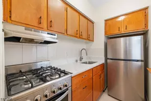 239 Crescent Ln, Cliffside Park, NJ 07010 - Photo 4