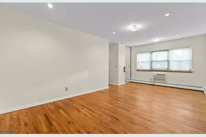 239 Crescent Ln, Cliffside Park, NJ 07010 - Photo 2