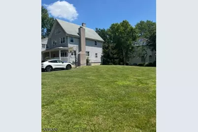 134 Tingley Ln, Edison, NJ 08820 - Photo 2