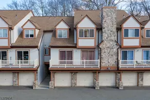 30 Woods Edge Dr, Roxbury Township, NJ 07876 - Photo 4