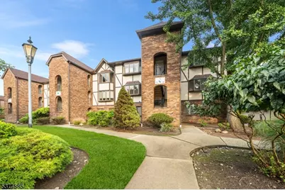 70 Hawthorne Ave, Park Ridge, NJ 07656 - Photo 1