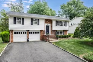 4 Williamsburg Dr, Roseland, NJ 07068 - Photo 1