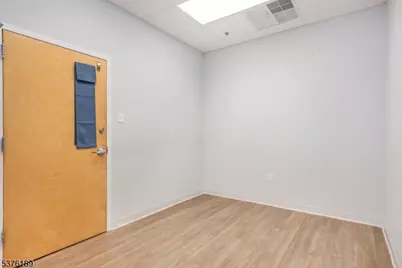 504 Hamburg Tpke, Wayne, NJ 07470 - Photo 16