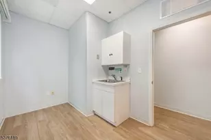 504 Hamburg Tpke, Wayne, NJ 07470 - Photo 10