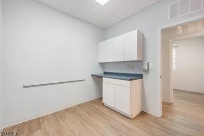 504 Hamburg Tpke, Wayne, NJ 07470 - Photo 8