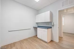 504 Hamburg Tpke, Wayne, NJ 07470 - Photo 8