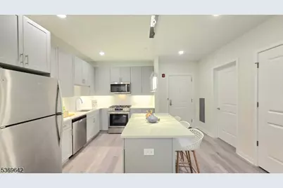 135 Fairfield Rd #206, Fairfield, NJ 07004 - Photo 4