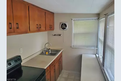 4 Village Pl, Jefferson Township, NJ 07438 - Photo 6