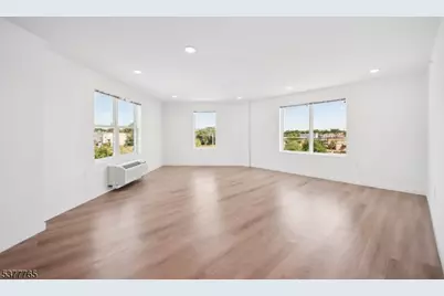 369 18th Ave #403, Newark, NJ 07108 - Photo 2