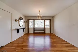 17 Oxford Dr, Livingston, NJ 07039 - Photo 4