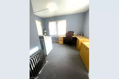 410 Horseneck Rd, Fairfield, NJ 07004 - Photo 10