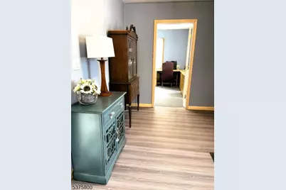 410 Horseneck Rd, Fairfield, NJ 07004 - Photo 8