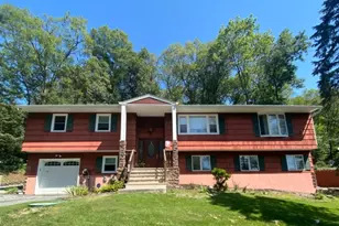 10 Christine Pl, Vernon Twp., NJ 07462 - Photo 1