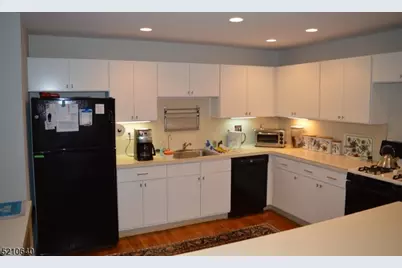 106 Greenwich Court, Madison, NJ 07940 - Photo 4