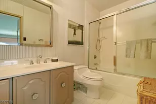 2 Claridge Dr 2Hw, Verona Twp., NJ 07044 - Photo 14