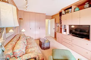 2 Claridge Dr 2Hw, Verona Twp., NJ 07044 - Photo 16