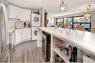 2 Claridge Dr. 3Iw, Verona Twp., NJ 07044 - Photo 4