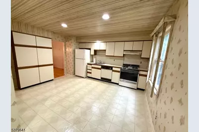 146 Garside Ave, Wayne Twp., NJ 07470 - Photo 4