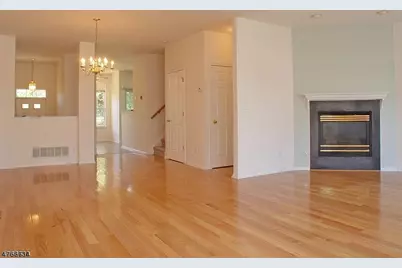 27 Cummington Ln, Raritan Township, NJ 08822 - Photo 4